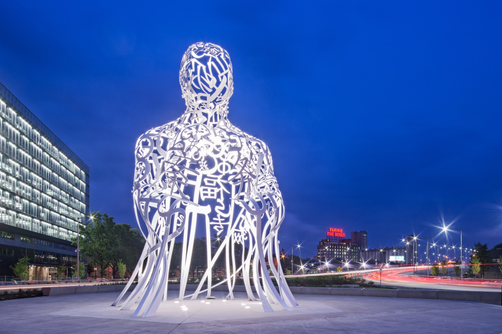 Statues en béton Montréal - Sources Inc.