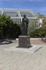 Monument au frère Marie-Victorin, Sylvia Daoust