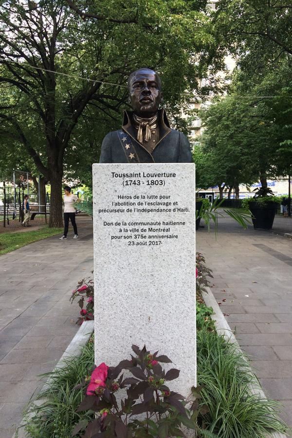 Monument à Toussaint Louverture, Dominique  Dennery 